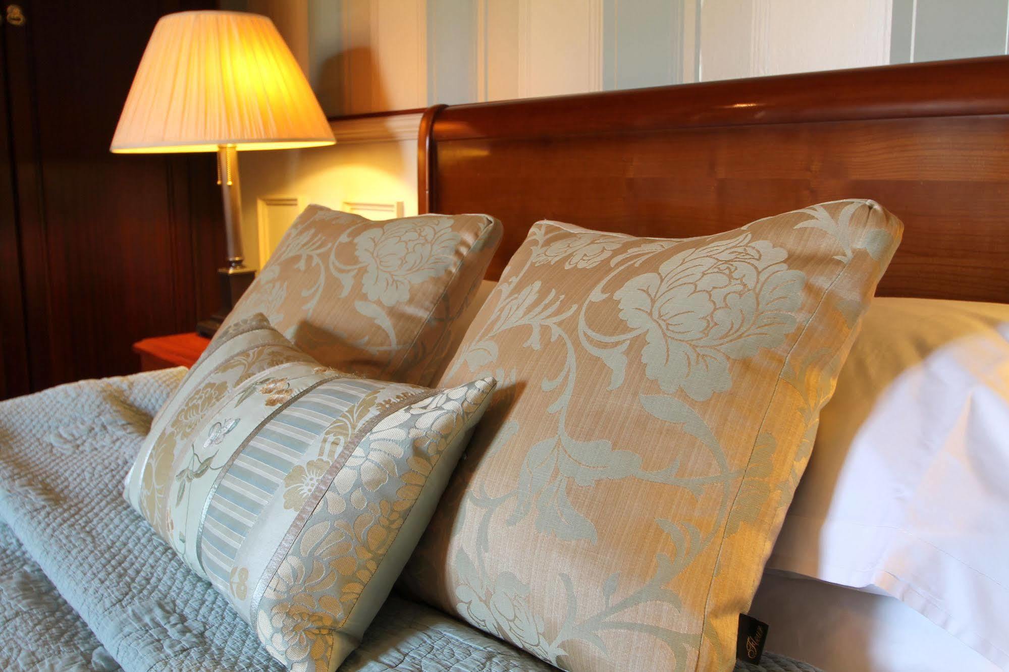 Alexandra Court Hotel Конглтон Экстерьер фото