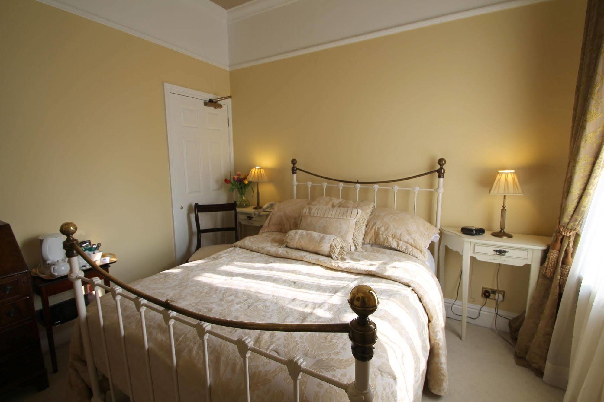 Alexandra Court Hotel Конглтон Экстерьер фото