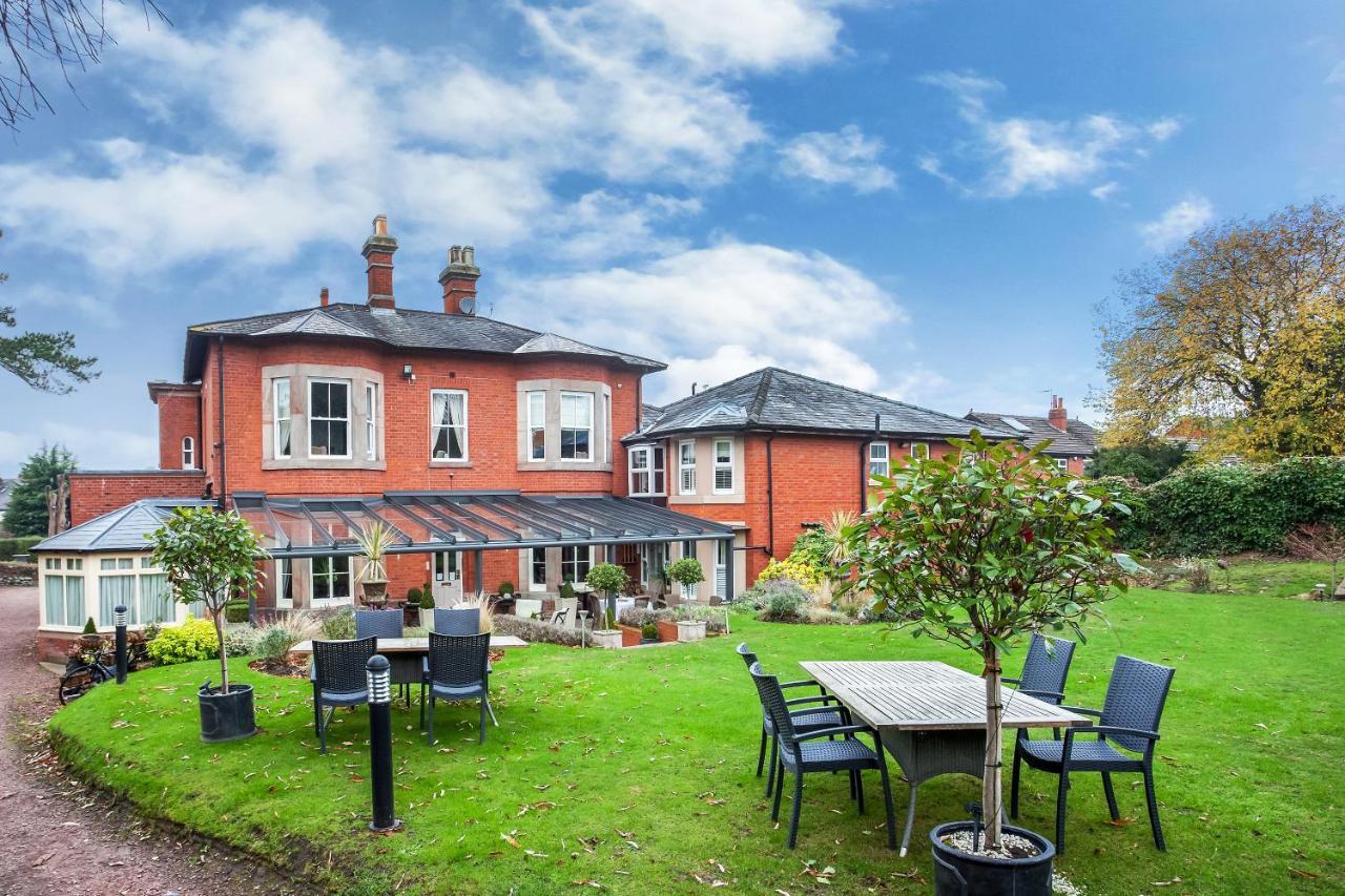 Alexandra Court Hotel Конглтон Экстерьер фото